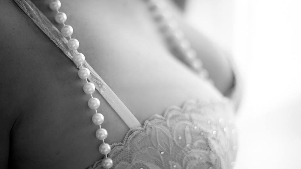 YOUR BURNING QUESTIONS ABOUT BOUDOIR SHOOTS, ANSWERED