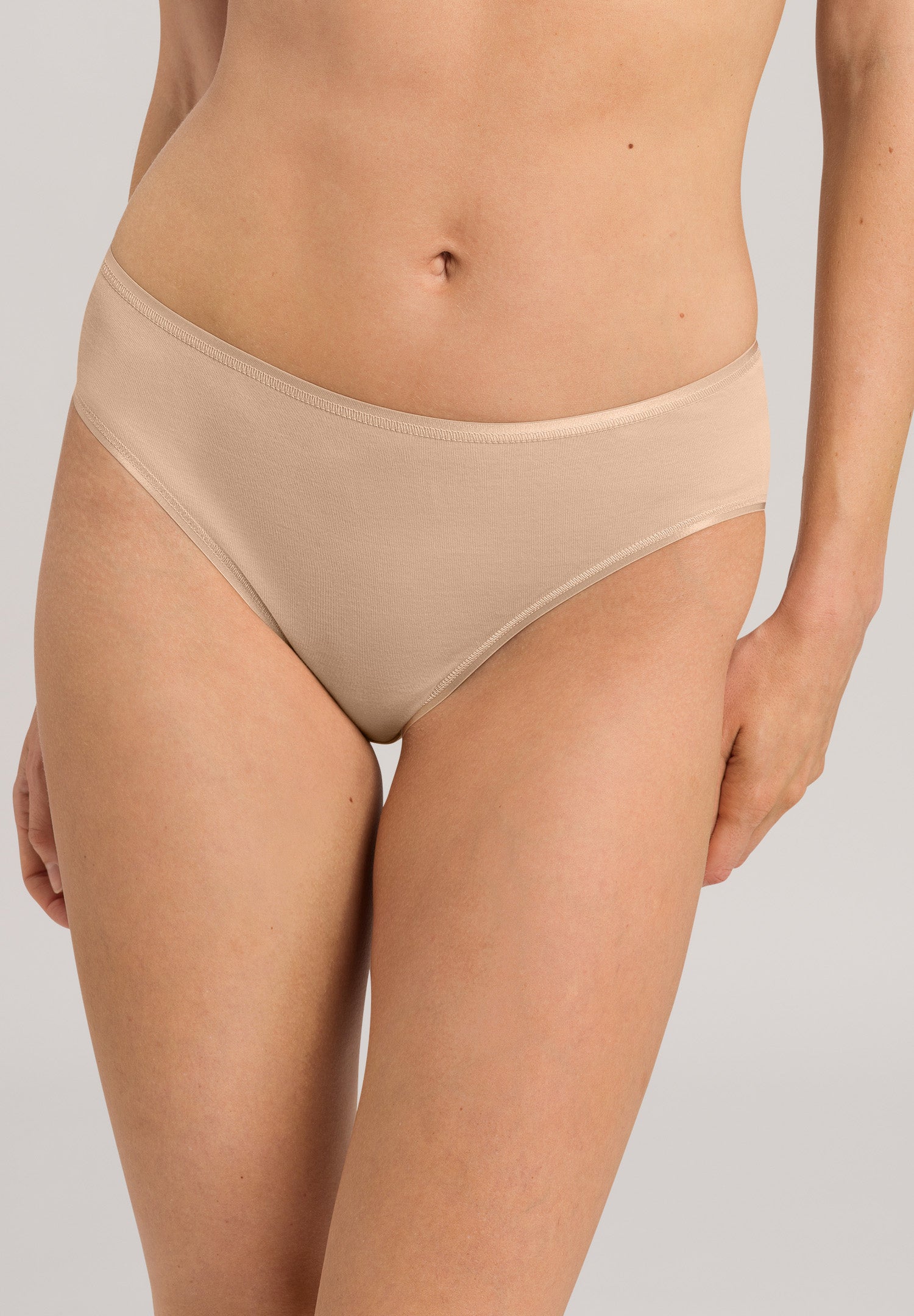 [drive:125AsxBpTv8COohQ0zjKsc-7bXp9V2KaT:HANRO_B_070274_071626_5] XS / Beige